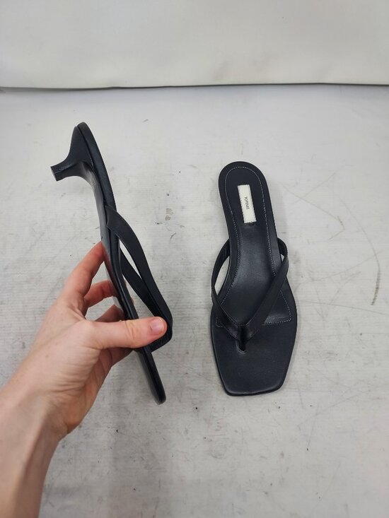 Toteme Shoes - Toteme Black Leather Kitten Heel Flip Flop Sandals EU 41